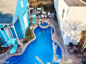 5 BR - Sleeps 8! Steps from Bourbon Street!